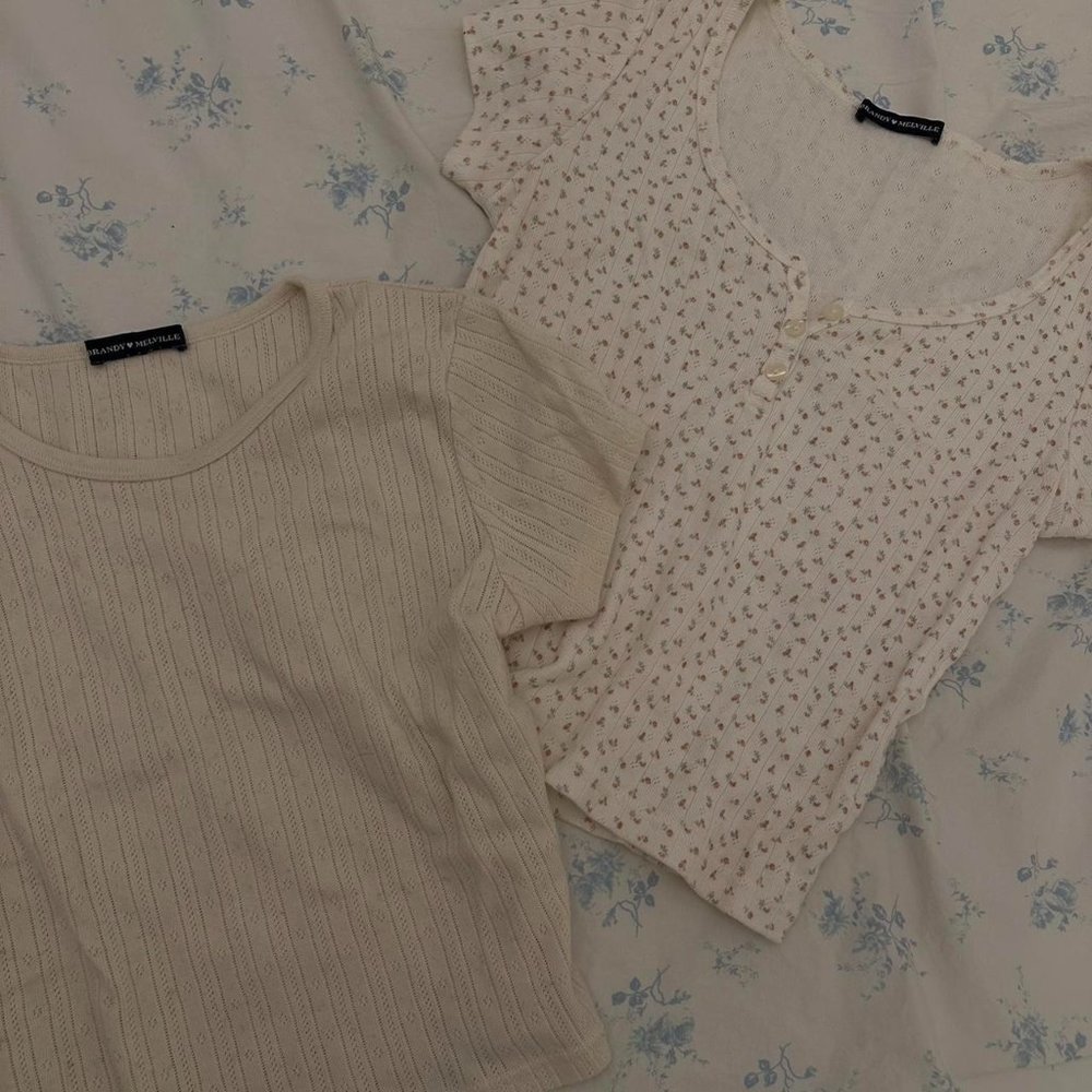 set of two brandy melville shirts like new no flaws
